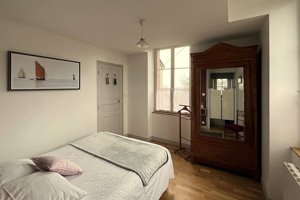Maison de Charme centre bourg , à 500m des Plages, proche Dinard. in Lancieux, Région de Dinan