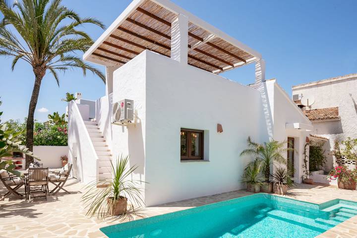Casa rural para 4 personas, con piscina además de vistas al mar y jardín en Teulada