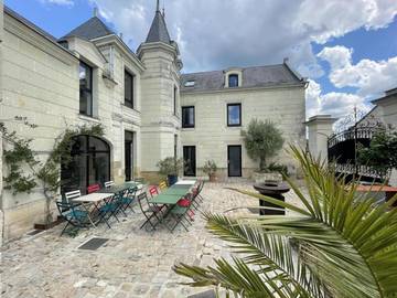 Gîte pour 15 personnes, avec piscine et jardin ainsi que jacuzzi et terrasse à Avoine