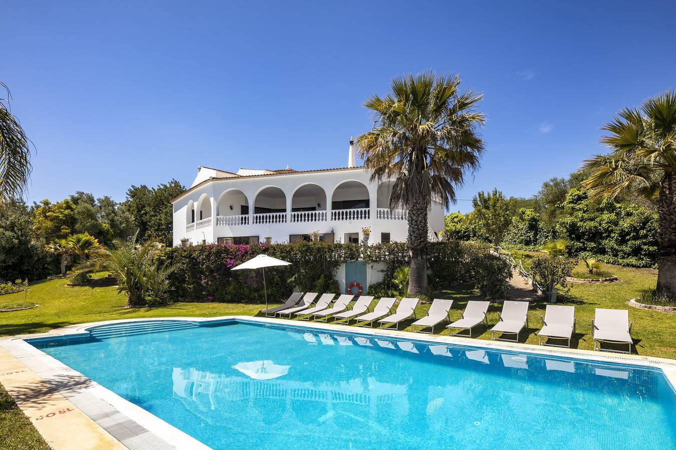 Charming Algarve Villa | Villa Quinta Luz | 9 Bedrooms | Large Pool & Snooker Table | Silves in Distrito de Faro