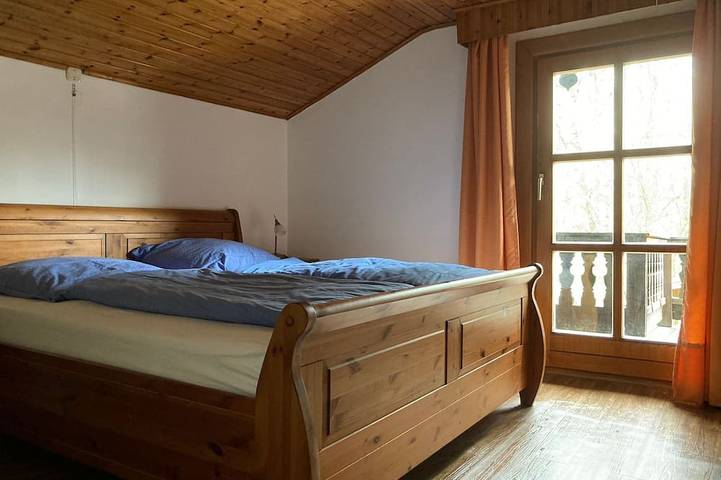 Ferienwohnung für 6 Personen, mit Garten und Pool sowie Balkon, mit Haustier in Gmund