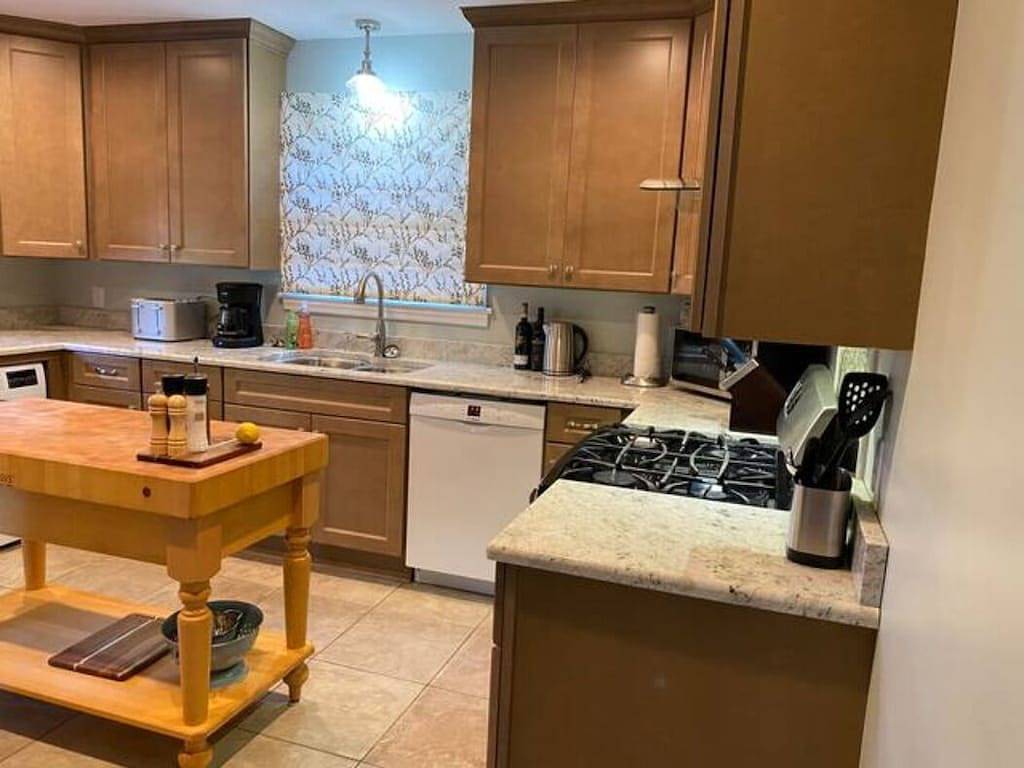 Quiet 3 Br Brick Cottage Convenient Location in Lynchburg, Virginia