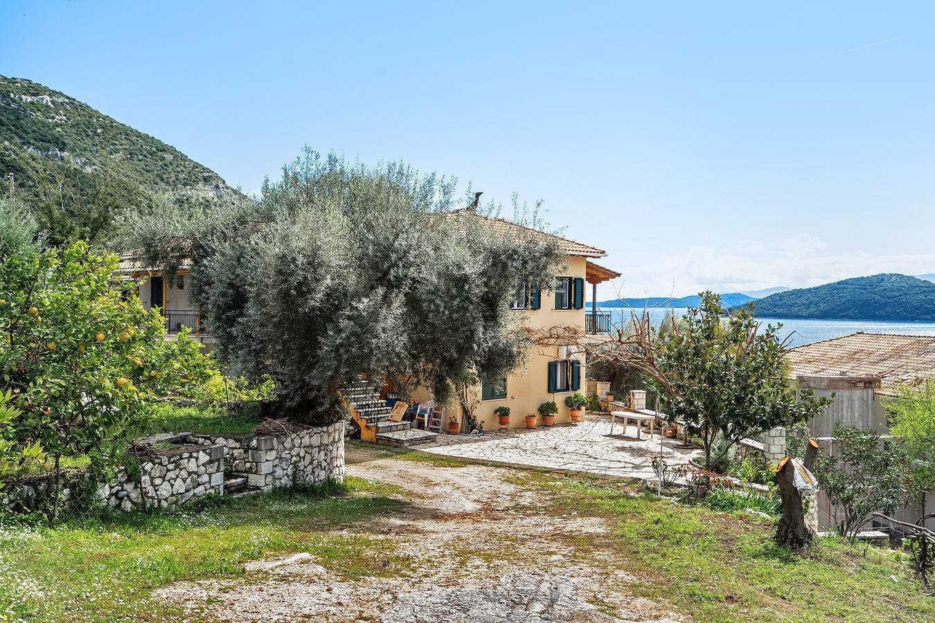 Entire apartment, Apartment 'Vardia' with Private Terrace, Wi-Fi and Air Conditioning in Poros (Lefkada), Greece