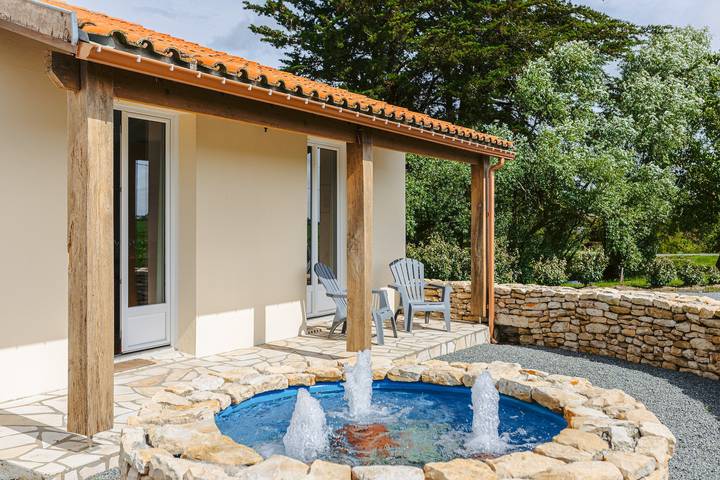 Holiday Home 'Gîte Panda' with Shared Pool, Spa, Wi-Fi & Air Conditioning in Marans, La Rochelle region