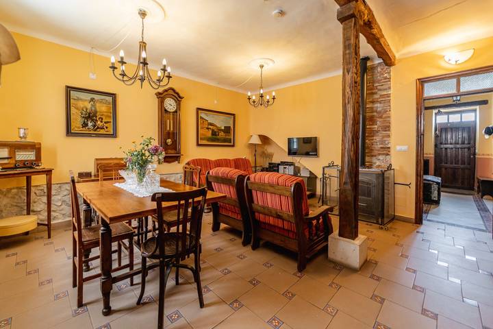 Los Aperos – Casa Vacacional 10 Personas, Ciudad Real, Jardín Privado in Santibíñez de Valcorba, Provincia de Valladolid