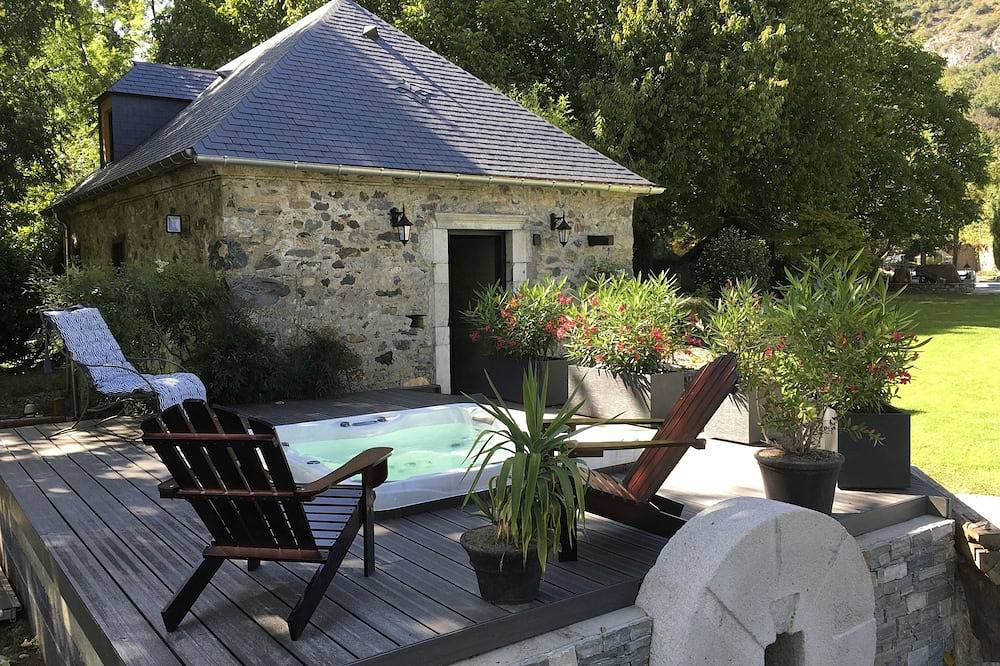 Prestigious renovated barn in Ayzac-Ost, Pyrénées