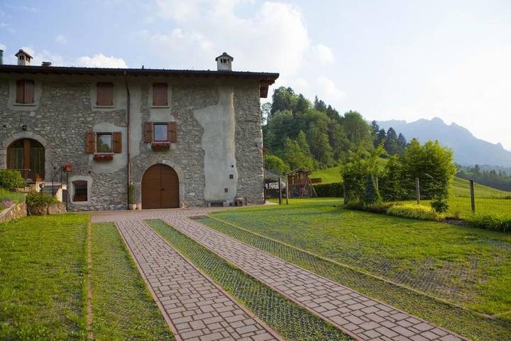Casa vacanza per 4 persone, con Giardino e Piscina per bambini nonché Piscina e Panorama a Clusone