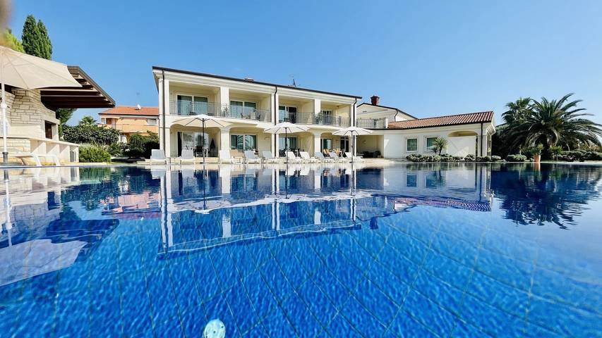 Ferienwohnung für 4 Personen, mit Balkon/Terrasse und Pool in Umag und Umgebung - 2