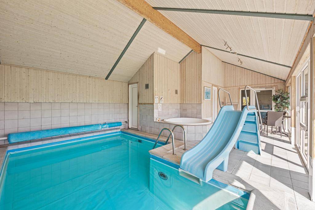Typisch skandinavisches Poolhaus mit Platz für 14 Personen in Sønderho, Wadden Sea National Park