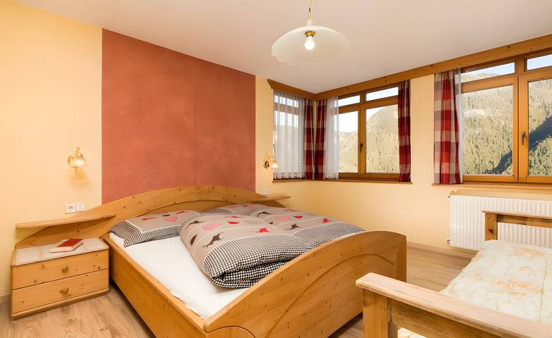 Ferielejlighed for 6 personer, med have og balkon i Dolomittene