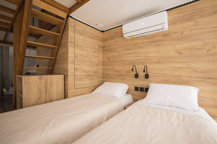 Family holiday property up to 20p with gites 2kms from the Pont du Gard in Castillon-du-Gard, Nimes und Umgebung