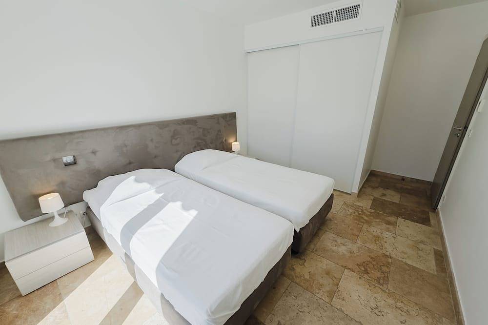 Ste Lucie De Porto Vecchio villa neuve/piscine chauffée(classée****) in Sainte-Lucie de Porto-Vecchio, Zonza