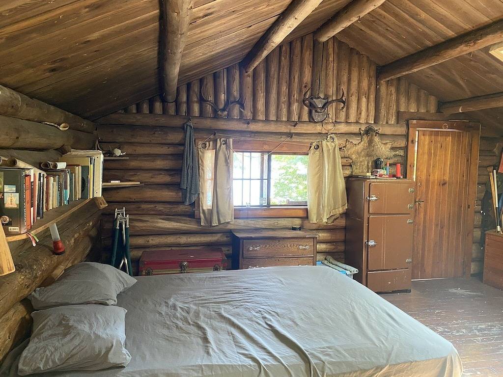 Gehen Sie zu dieser einsamen Hütte am See in Downeast Maine in Washington County (Maine)