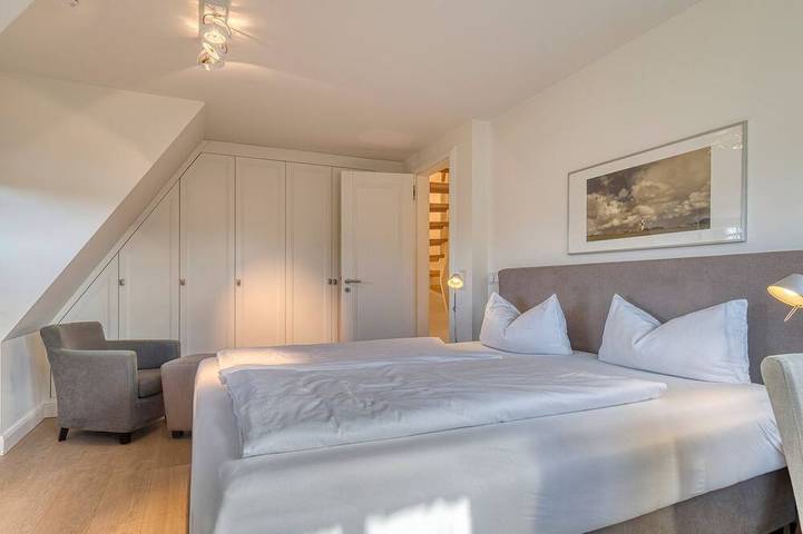 Reethüs 1 - Strandnahes Hausteil unter Reet auf ca. 130 m² für bis zu 5 Personen in Wenningstedt, Sylt