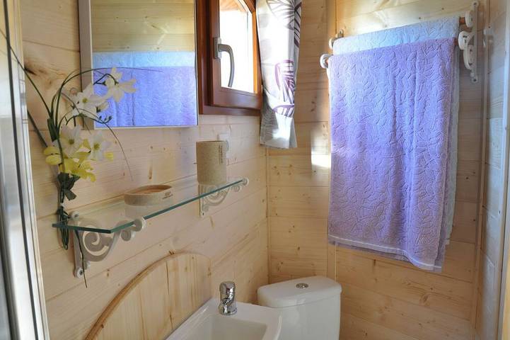 Gîte pour 2 personnes, avec jardin ainsi que terrasse et piscine à La Gripperie-Saint-Symphorien - 4