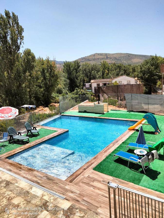 Apartamento para 15 personas, con Balcón y Terraza además de Piscina y Vistas en Villacarrillo