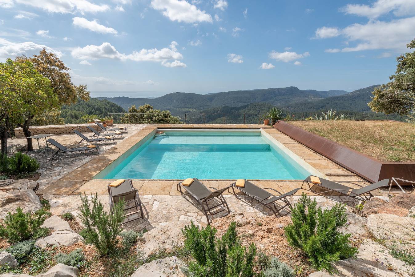 Maison de campagne fantastique avec piscine, terrasses et Wi-Fi ; parking disponible in Esporles, Majorque de l'Ouest