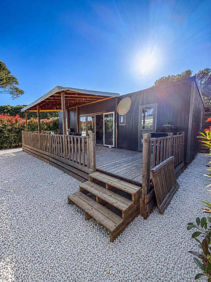 Camping pour 6 personnes, avec terrasse et piscine, animaux acceptés à Puget-sur-Argens