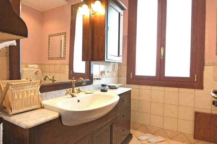 Villa Firefly: Accogliente rifugio nel verde a 10 minuti dal centro di Modena. in Modena, Provincia di Modena