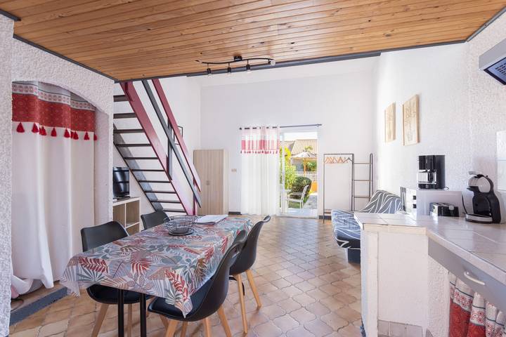 Casa de vacaciones 'La Capelle 4 Personas 875' con piscina compartida, Wi-Fi y aire acondicionado in Roquefort-des-Corbières, Costa mediterránea (Francia)