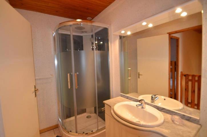 Gîte pour 5 personnes, avec terrasse ainsi que jacuzzi et piscine, animaux acceptés à Aucun - 3