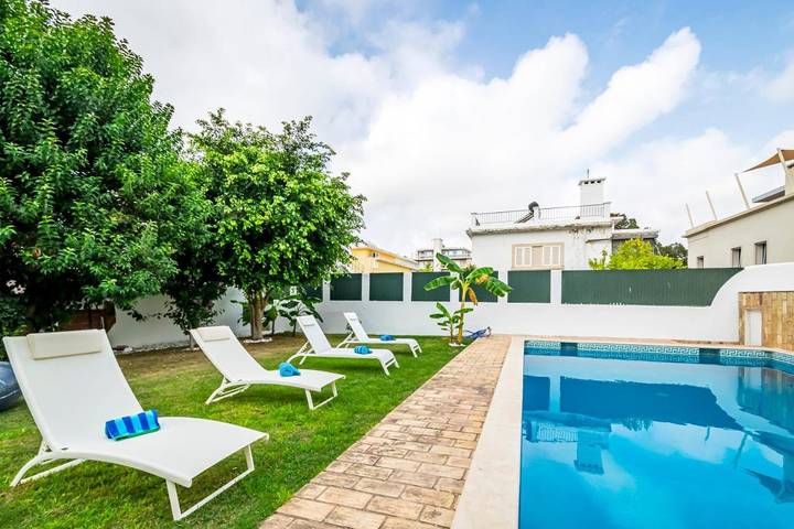 BnB für 2 Personen, mit Pool und Garten sowie Ausblick in Faro