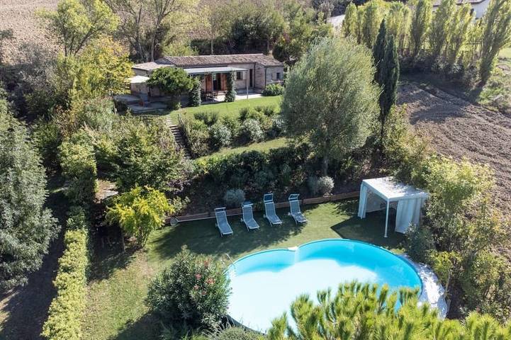 Ferienhaus für 4 Personen, mit Balkon und Garten sowie Pool