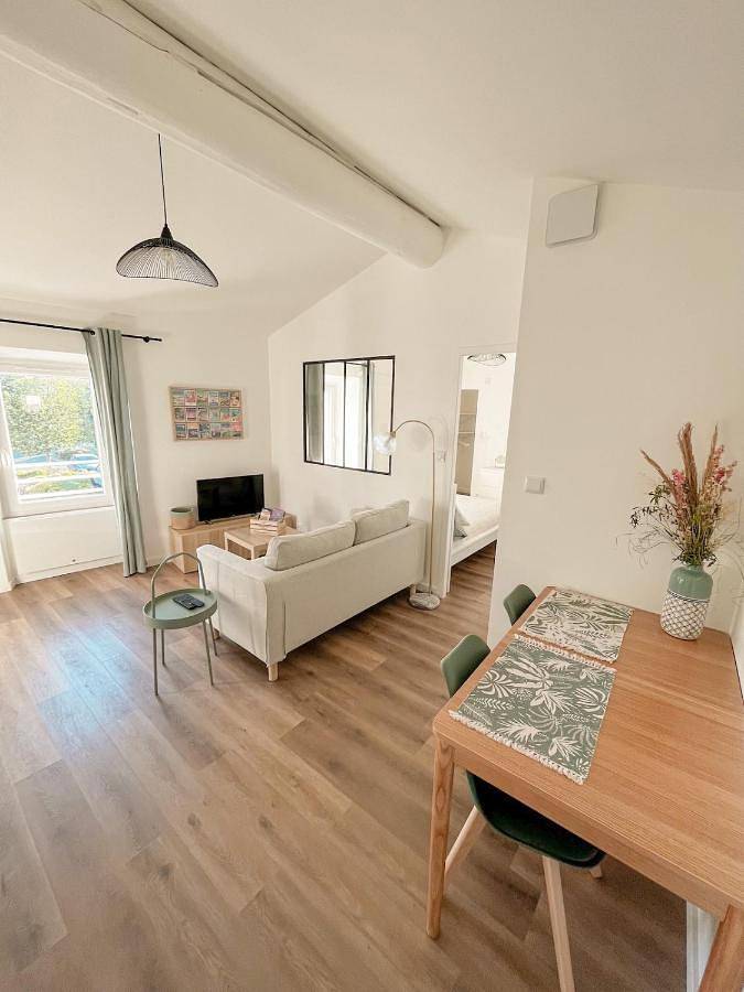 Appartement entier, One-Bedroom Apartment in Cavaillon, Parc naturel régional du Luberon
