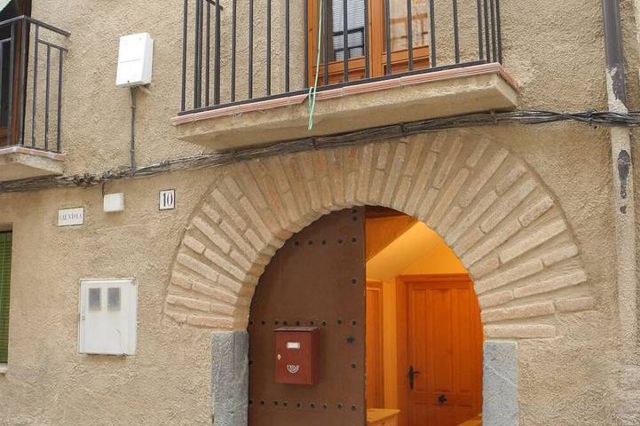 Apartamento para 4 personas, con piscina y balcón en Priorat