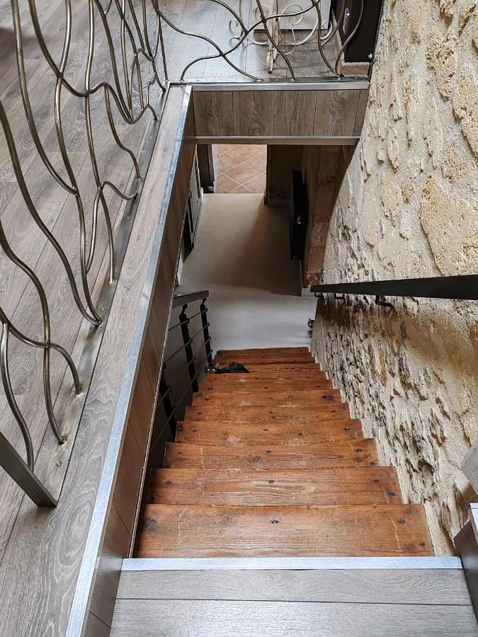 Location de vacances pour 2 personnes, avec vue et jardin ainsi que terrasse et piscine à Teuillac - 2