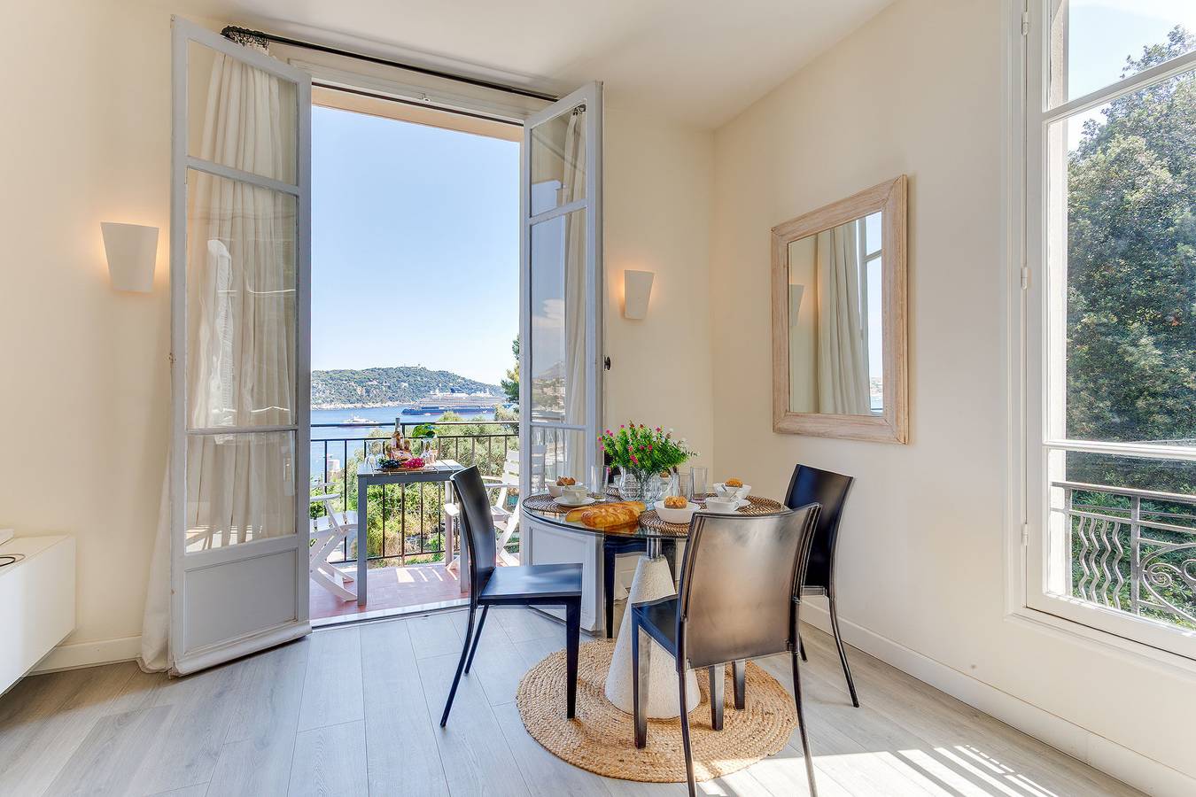 Appartement entier, Belle Darse By Riviera Holiday Homes in Villefranche-sur-Mer, Côte méditerranéenne (France)