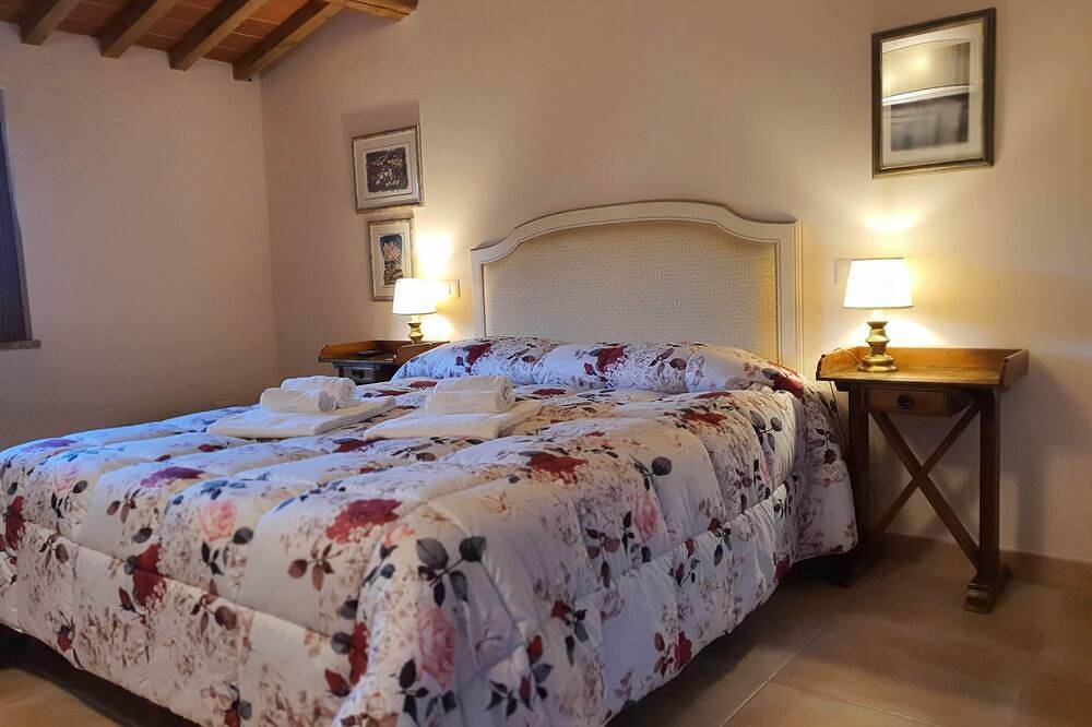Geheel appartement, Roberta appartement 100 m van de muren in San Gimignano, Provincie Siena