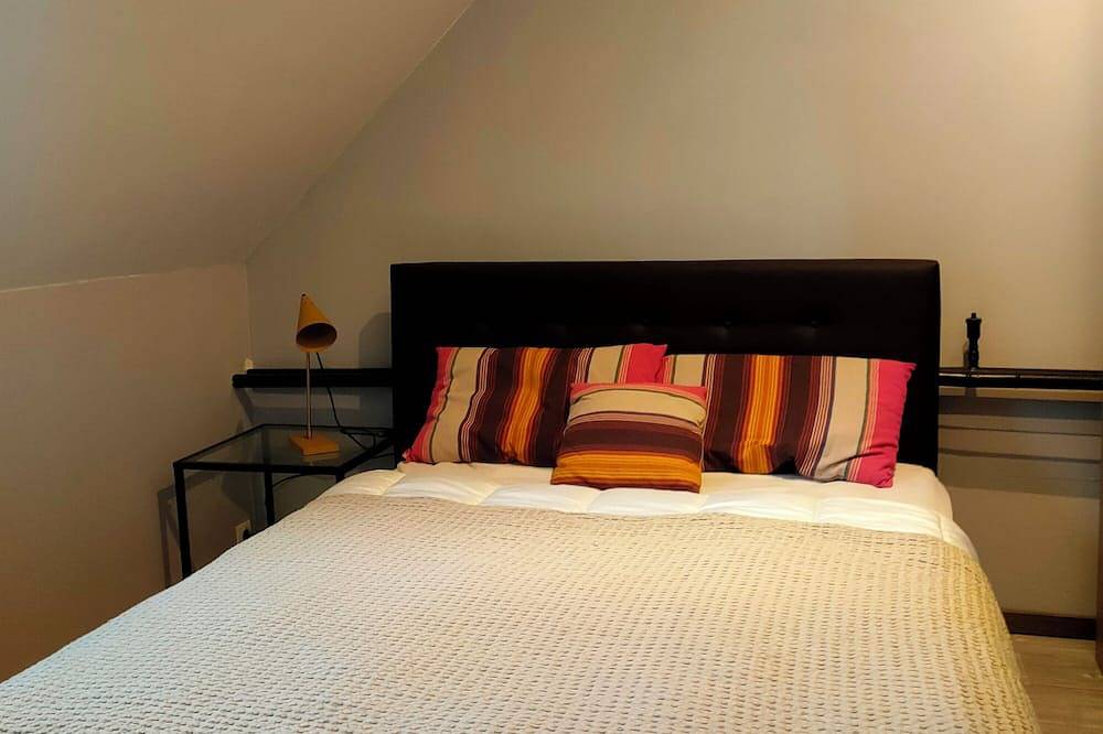 Maison de pays, à 50 m de la plage proche de toutes commodités, parking privé in Tourlaville, Cherbourg-en-Cotentin