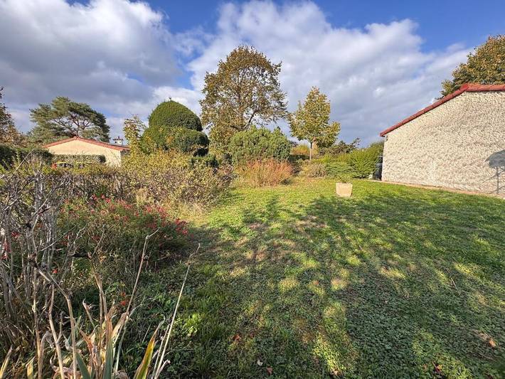 Location de vacances pour 5 personnes, avec jardin et terrasse à Saint-Genis-Laval - 2