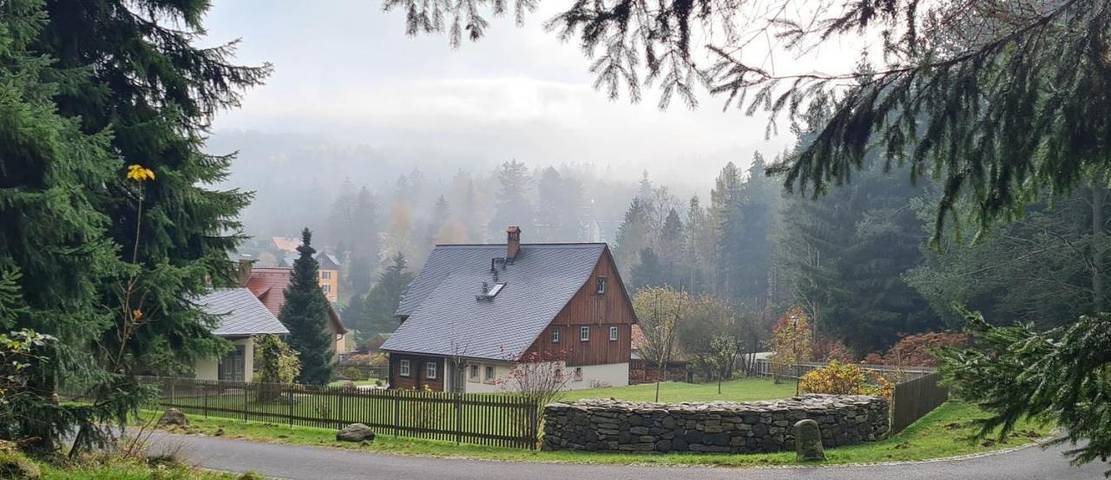 Ferienhaus für 6 Personen, mit Sauna und Garten sowie Ausblick in Oybin