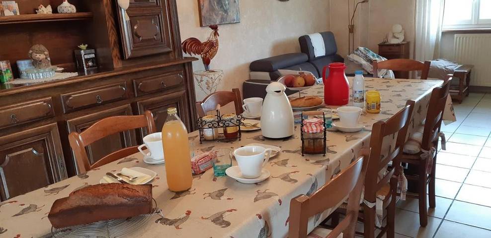 Gîte pour 2 personnes, avec vue ainsi que jardin et terrasse, animaux acceptés à Saint-Boil - 2