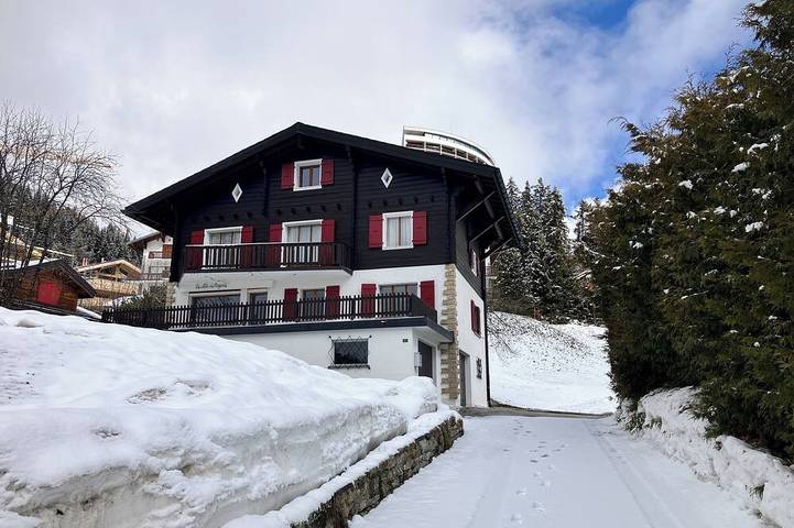 Chalet pour 13 personnes, avec jardin, animaux acceptés à Crans-Montana