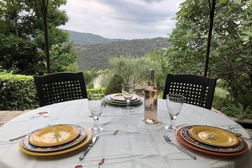 Gîte pour 4 personnes, avec terrasse et jardin à Roquefère