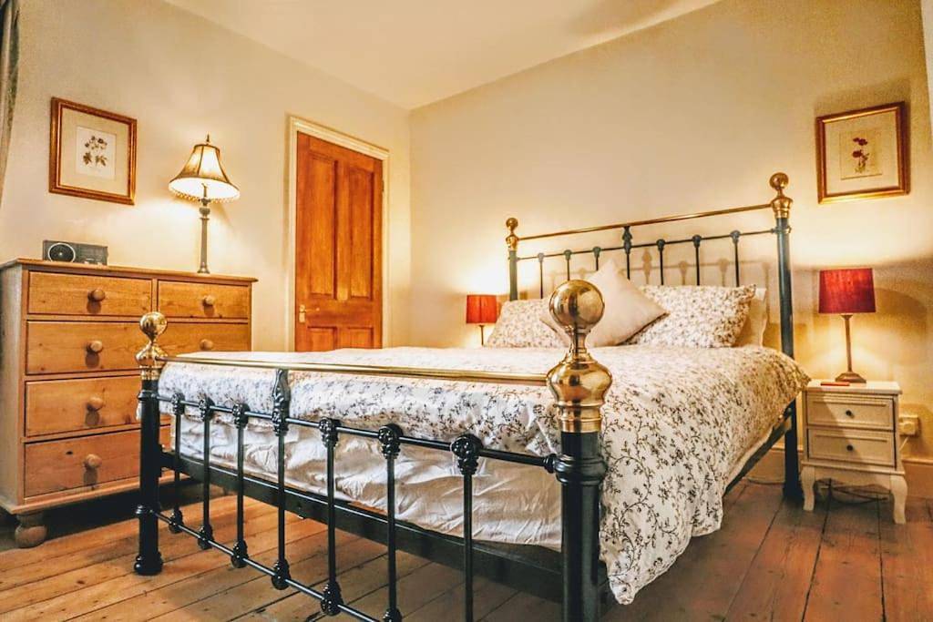 Cute Cottage 5 min walk from Cafés Station and Sea in Hastings, East Sussex