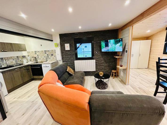 Gîte pour 6 personnes, avec Terrasse ainsi que Jardin et Vue à Champdray