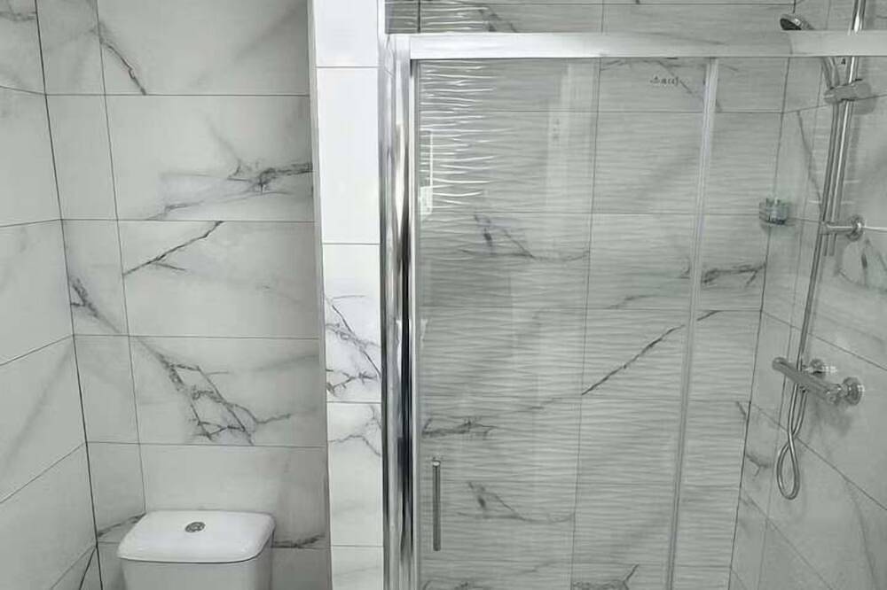 Entire apartment, Modern Cardiff Studio - Fast Wifi, Prime Location! in Cardiff, Cardiff region