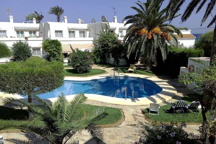 Apartment for 4 people, with garden and balcony as well as pool in Mojácar