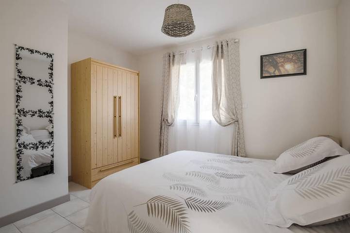 Location de vacances pour 8 personnes, avec jacuzzi ainsi que terrasse et jardin, animaux acceptés à Saint-Rabier - 2