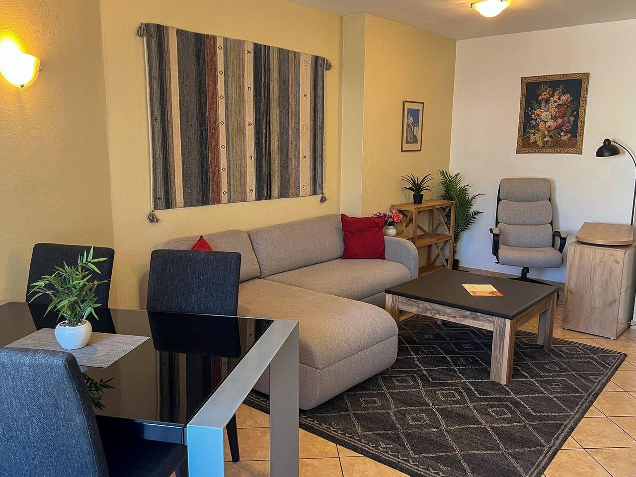 Appartamento intero, Appartamento vacanze per 4 persone con balcone in Locarno, Alpi Ticinesi e del Verbano