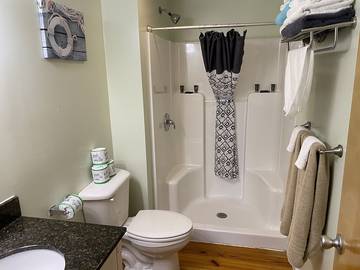 Vacation House for 26 Guests in Geneva-on-the-Lake, Lake Erie, Picture 3