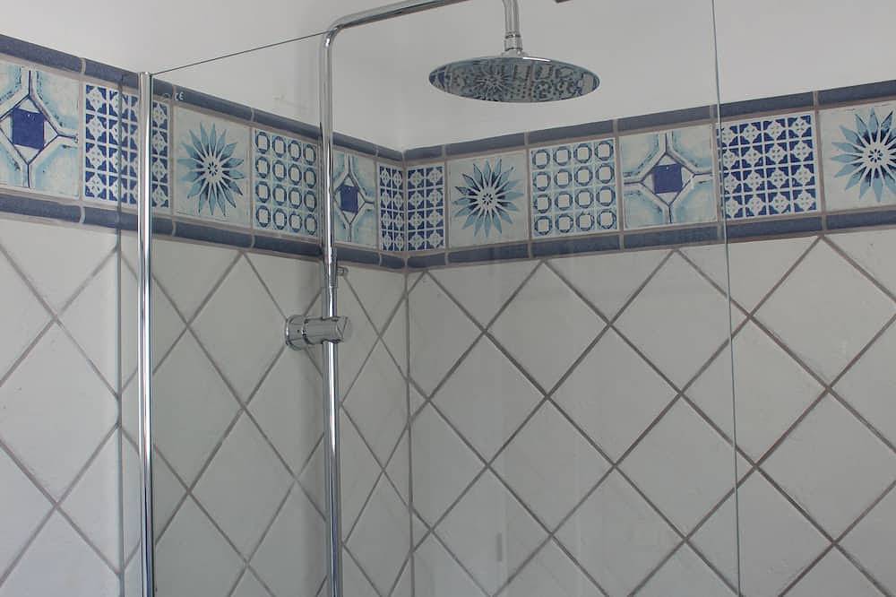 Stay Poolside in a Ronda two bed house with private roof terrace. in Ronda, Málaga Province