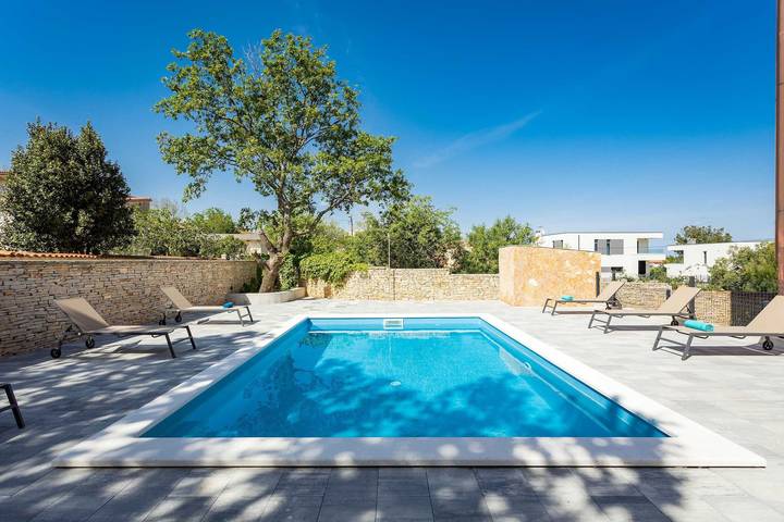 Ferienwohnung für 6 Personen, mit Balkon und Terrasse sowie Garten und Pool in Pula-Medulin