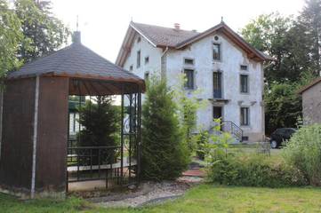 Gîte pour 12 personnes, avec terrasse à La Chapelle-aux-Bois