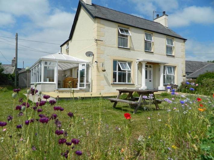 B&b for 2 people, with Terrace and Garden as well as View on the Isle of Anglesey
