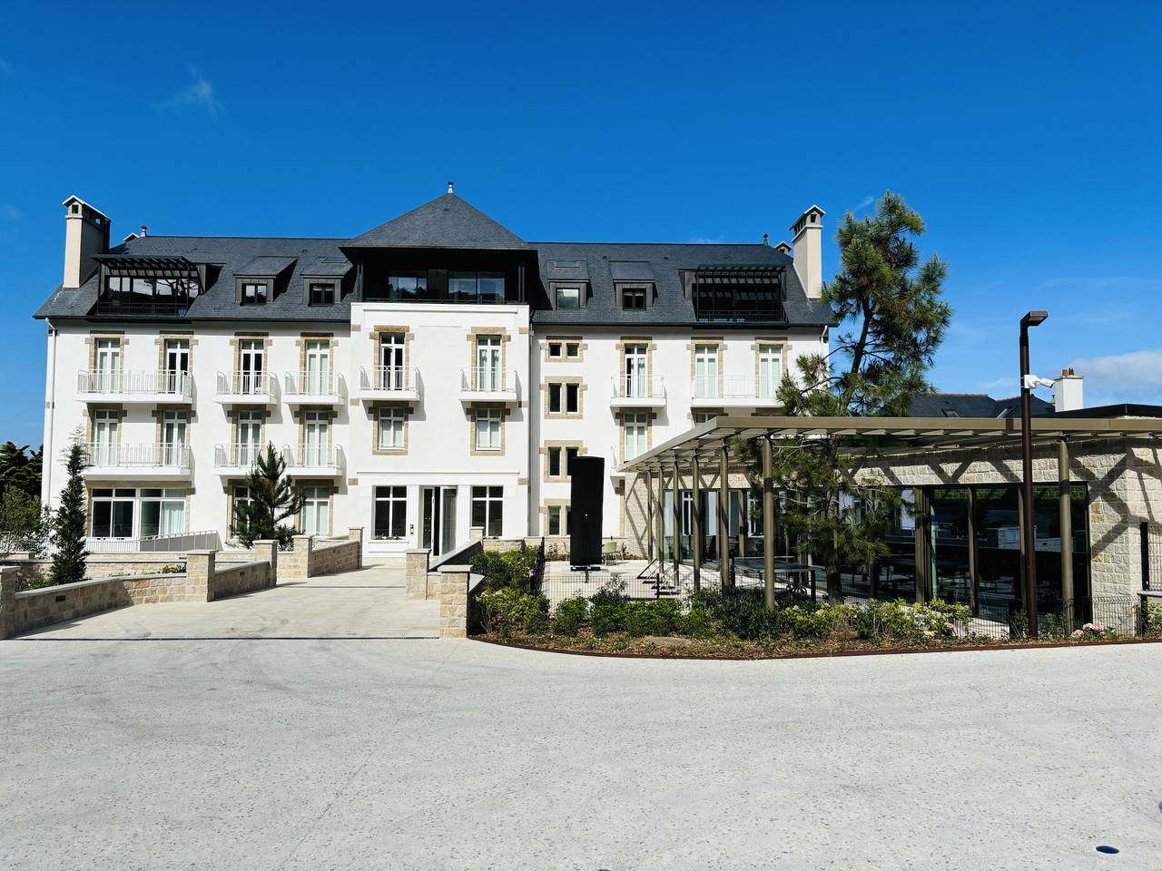 Appartement entier, Toenno T3 · T3 Luxury Apartment with Sea View in Trébeurden, Côte de Granit Rose
